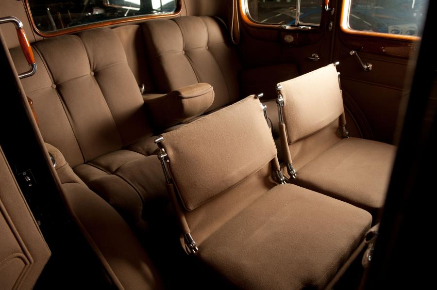  Cadillac Series 60 7-Passenger Limousine by Fleetwood 1933 года  (фото 19 из 21)